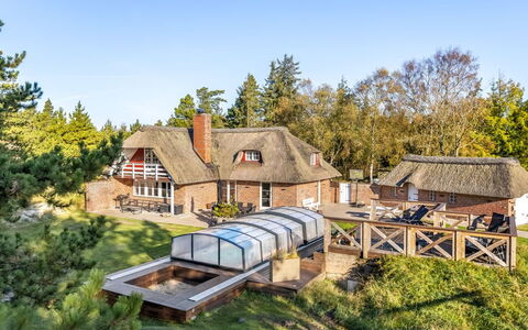 Romy - 3.5Km from the Sea: Gras, Huis, Dak, Huis, Verblijf, Struik, Land Lot, Landelijk Gebied, Boerderij, Groundcover