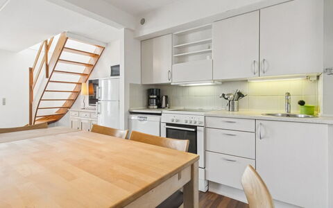 Tellervo - 2.4Km from the Sea: Meubilair, Interieur Ontwerp, Flooring, Keuken, Countertop, Verdieping, Hout, Plafond, Houten Vloer, Toestel Van De Keuken