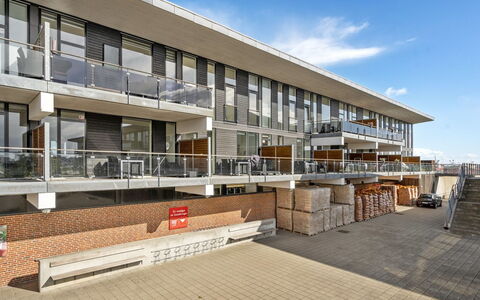 Theis - 100M from the Sea: Commercieel Gebouw, Appartement, Balkon, Hoofdkwartier, Daylighting, Aluminium