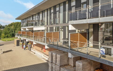 Theis - 100M from the Sea: Architectuur, Samengesteld Materiaal, Stedelijk Ontwerp, Appartement, Commercieel Gebouw, Gemengd Gebruik, Metaal, Beton, Balkon