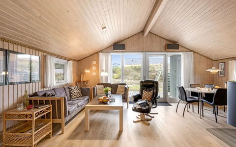 Unni - from the Sea: Dak, Huis, Huis, Verblijf, Siding, Landgoed, Oprit, Garden Gebouwen, Werf, Schuur