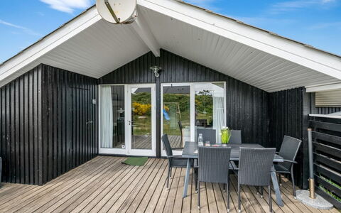 Unni - from the Sea: Dak, Huis, Huis, Verblijf, Siding, Landgoed, Oprit, Garden Gebouwen, Werf, Schuur