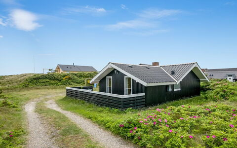Unni - from the Sea: Dak, Huis, Huis, Verblijf, Siding, Landgoed, Oprit, Garden Gebouwen, Werf, Schuur