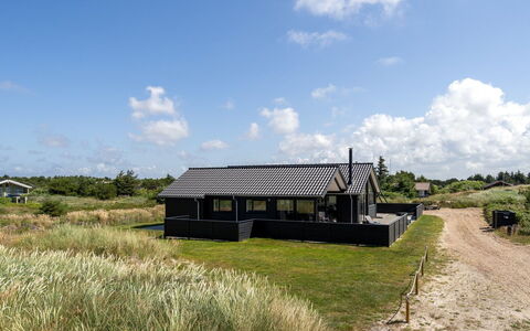 Swante - from the Sea: Verblijf, Huis, Huis, Dak, Veranda, Landgoed, Siding, Garden Gebouwen, Boerderij, Werf