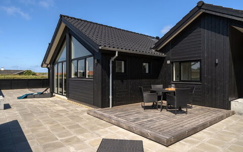 Swante - from the Sea: Verblijf, Huis, Huis, Dak, Veranda, Landgoed, Siding, Garden Gebouwen, Boerderij, Werf