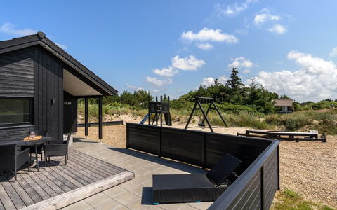 Swante - from the Sea: Verblijf, Huis, Huis, Dak, Veranda, Landgoed, Siding, Garden Gebouwen, Boerderij, Werf