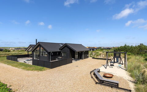 Swante - from the Sea: Lucht, Architectuur, Dak, Huis, Verblijf, Schaduw, Landgoed, Schuur, Garden Gebouwen, Outdoor Structuur