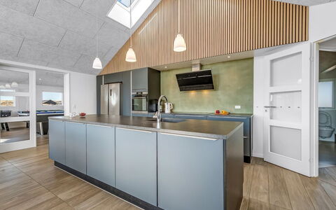 Swante - from the Sea: Huis, Huis, Dak, Verblijf, Struik, Siding, Deur, Tuin, Boerderij