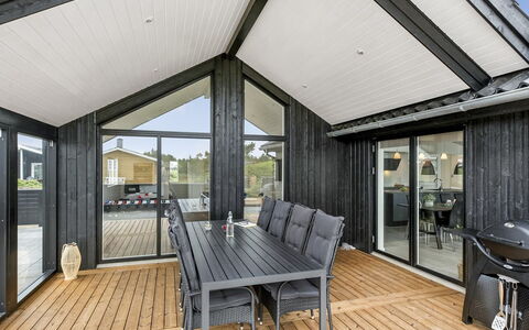 Swante - from the Sea: Verblijf, Huis, Huis, Dak, Veranda, Landgoed, Siding, Garden Gebouwen, Boerderij, Werf