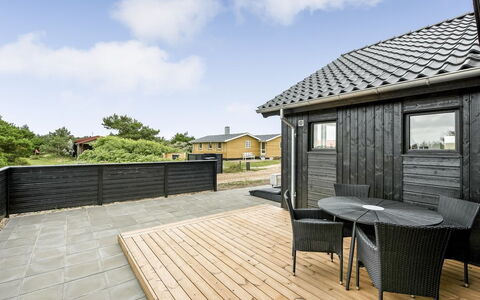 Swante - from the Sea: Verblijf, Huis, Huis, Dak, Veranda, Landgoed, Siding, Garden Gebouwen, Boerderij, Werf