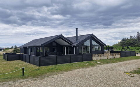 Swante - from the Sea: Verblijf, Huis, Huis, Dak, Veranda, Landgoed, Siding, Garden Gebouwen, Boerderij, Werf