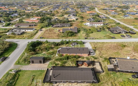 Teoline - 500M to the Fjord: Huis, Huis, Deur, Dak, Verblijf, Landgoed, Tuin, Schaduw, Siding, Werf