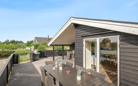 Teoline - 500M to the Fjord: Huis, Huis, Deur, Dak, Verblijf, Landgoed, Tuin, Schaduw, Siding, Werf
