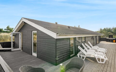 Teoline - 500M to the Fjord: Huis, Huis, Deur, Dak, Verblijf, Landgoed, Tuin, Schaduw, Siding, Werf
