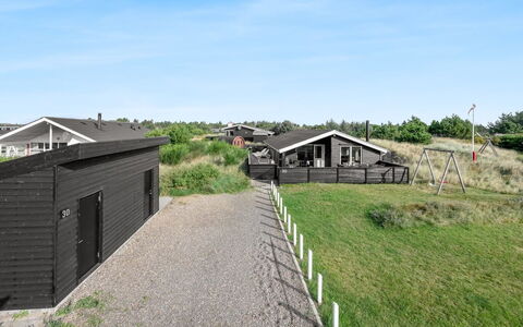 Teoline - 500M to the Fjord: Huis, Huis, Deur, Dak, Verblijf, Landgoed, Tuin, Schaduw, Siding, Werf