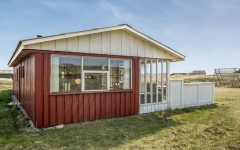 Hansen - 75M from the Sea: Hout, Dak, Architectuur, Huis, Huis, Verblijf, Siding, Hardwood, Helling, Landgoed