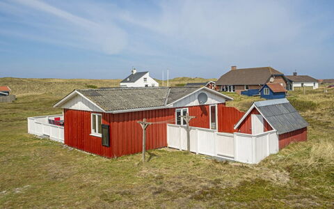 Hansen - 75M from the Sea: Hout, Dak, Architectuur, Huis, Huis, Verblijf, Siding, Hardwood, Helling, Landgoed