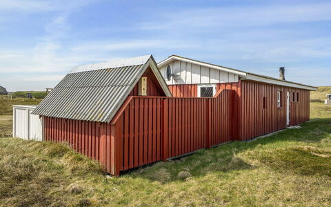 Hansen - 75M from the Sea: Hout, Dak, Architectuur, Huis, Huis, Verblijf, Siding, Hardwood, Helling, Landgoed