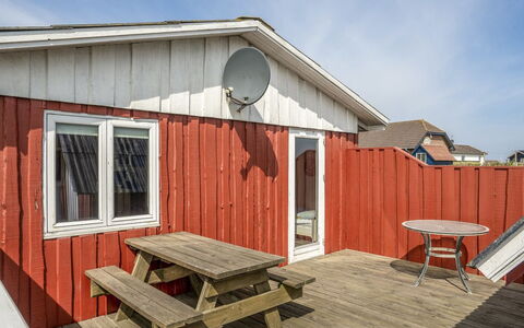 Hansen - 75M from the Sea: Hout, Dak, Architectuur, Huis, Huis, Verblijf, Siding, Hardwood, Helling, Landgoed