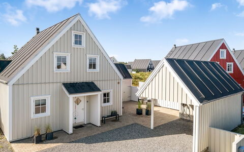 Ingmarie - 1Km from the Sea: Dak, Huis, Huis, Verblijf, Siding, Landgoed, Oprit, Garden Gebouwen, Werf, Schuur