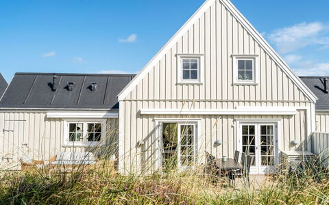Ingmarie - 1Km from the Sea: Dak, Huis, Huis, Verblijf, Siding, Landgoed, Oprit, Garden Gebouwen, Werf, Schuur