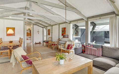 Eivy - 1Km from the Sea: Meubilair, Interieur Ontwerp, Flooring, Hout, Plafond, Verdieping, Bankstel, Kamer, Woonkamer, Stoel