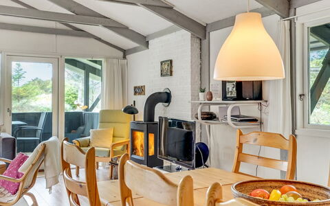 Eivy - 1Km from the Sea: Hout, Meubilair, Plafond, Interieur Ontwerp, Stoel, Kamer, Woonkamer, Verblijf, Bankstel