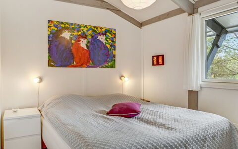 Eivy - 1Km from the Sea: Bed, Slaapkamer, Interieur Ontwerp, Bedding, Laken, Meubilair, Plafond, Linens, Verdieping, Textiel
