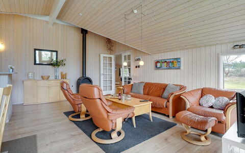 Alhed - 650M from the Sea: Meubilair, Interieur Ontwerp, Stoel, Flooring, Tafel, Toevlucht, Verdieping, Plafond, Kamer, Eco Hotel