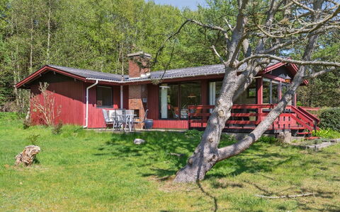 Therbern - 1.7Km from the Sea: Gebouw, Huis, Venster, Huis, Dak, Woongebied, Struik, Verblijf, Land Lot