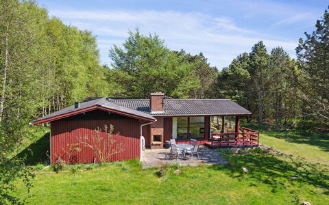 Therbern - 1.7Km from the Sea: Gebouw, Huis, Venster, Huis, Dak, Woongebied, Struik, Verblijf, Land Lot
