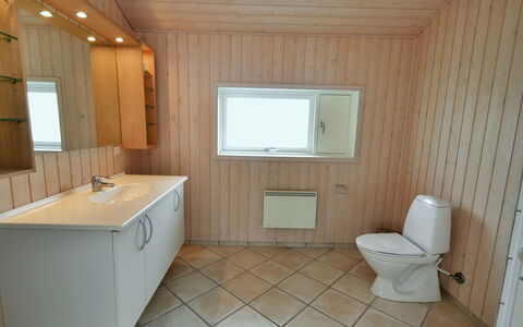 Hadar - 100M from the Sea: Hout, Huis, Veranda, Dek, Hardwood, Dak, Beits, Houten Vloer, Eco Hotel