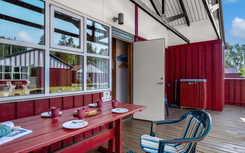 Hira - 300M from the Sea: Dak, Huis, Huis, Verblijf, Deur, Siding, Dek, Veranda, Plank, Hardwood