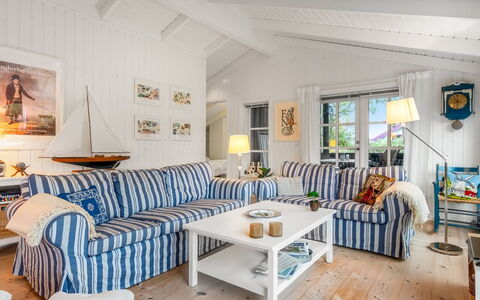 Danko - 1.5Km from the Sea: Meubilair, Interieur Ontwerp, Hout, Bankstel, Woonkamer, Huis, Tafel, Stoel, Plafond, Verdieping