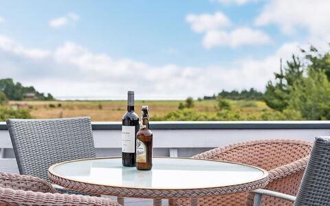 Thorben - 3.5Km from the Sea: Meubilair, Buitenmeubels, Stoel, Tafel, Wolk, Buitentafel, Keuken En Eettafel, Koffietafel, Patio, Balkon