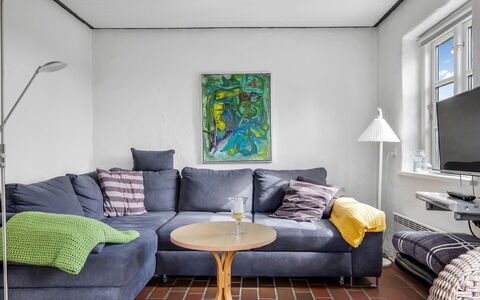 Thorben - 3.5Km from the Sea: Meubilair, Bankstel, Interieur Ontwerp, Flooring, Muur, Verdieping, Woonkamer, Kamer, Verlichting