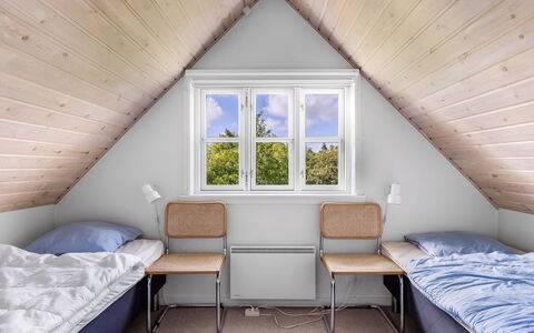 Thorben - 3.5Km from the Sea: Hout, Slaapkamer, Interieur Ontwerp, Bed, Plafond, Verdieping, Meubilair, Huis, Kamer, Bedding