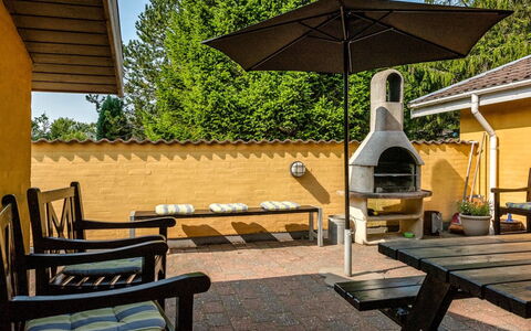 Billing - 11Km from the Sea: Meubilair, Buitenmeubels, Stoel, Tafel, Buitentafel, Schaduw, Keuken En Eettafel, Tuin, Beits, Koffietafel