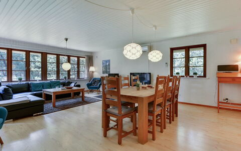 Satzur - 800M from the Sea: Meubilair, Interieur Ontwerp, Flooring, Hout, Plafond, Verdieping, Lichte Inrichting, Bankstel, Kamer, Woonkamer