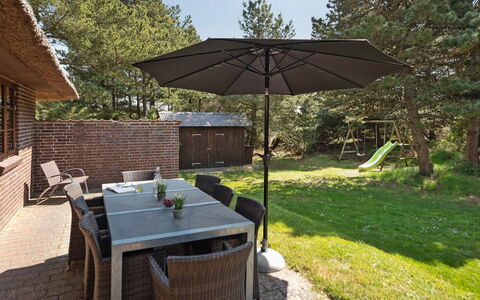 Satzur - 800M from the Sea: Meubilair, Buitenmeubels, Stoel, Hout, Tafel, Paraplu, Buitentafel, Keuken En Eettafel, Tuin, Schaduw