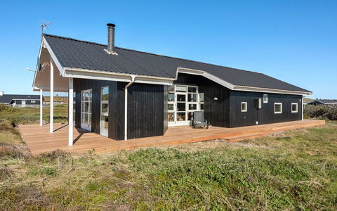 Janni - 250M from the Sea: Dak, Huis, Huis, Verblijf, Siding, Landgoed, Oprit, Garden Gebouwen, Werf, Schuur