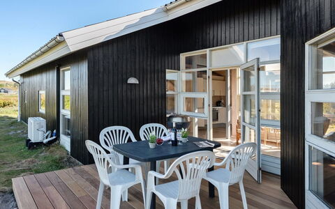 Janni - 250M from the Sea: Dak, Huis, Huis, Verblijf, Siding, Landgoed, Oprit, Garden Gebouwen, Werf, Schuur