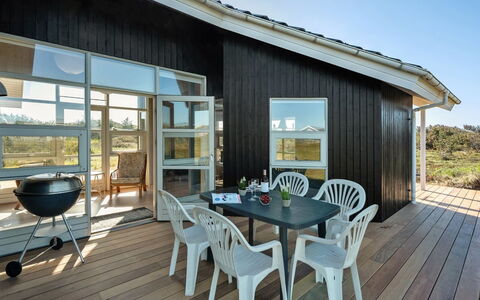 Janni - 250M from the Sea: Dak, Huis, Huis, Verblijf, Siding, Landgoed, Oprit, Garden Gebouwen, Werf, Schuur