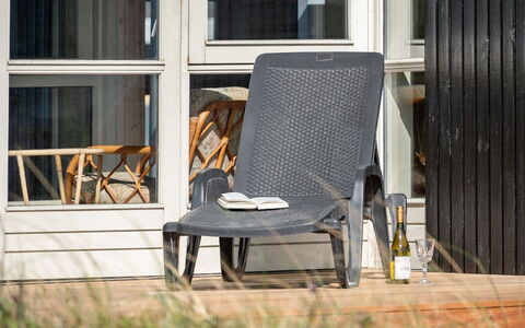 Janni - 250M from the Sea: Dak, Huis, Huis, Verblijf, Siding, Landgoed, Oprit, Garden Gebouwen, Werf, Schuur