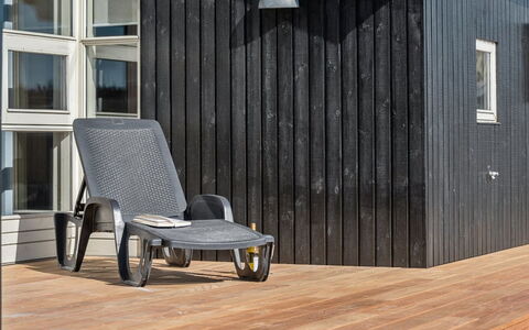 Janni - 250M from the Sea: Dak, Huis, Huis, Verblijf, Siding, Landgoed, Oprit, Garden Gebouwen, Werf, Schuur