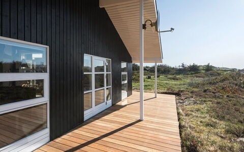 Janni - 250M from the Sea: Dak, Huis, Huis, Verblijf, Siding, Landgoed, Oprit, Garden Gebouwen, Werf, Schuur