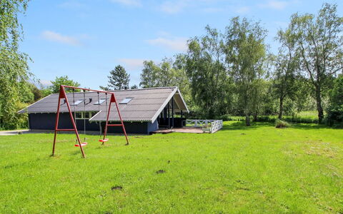 Ejvi - 700M from the Sea: Flooring, Muur, Verdieping, Interieur Ontwerp, Hout, Plafond, Houten Vloer, Verlichting, Meubilair, Laminaatvloer