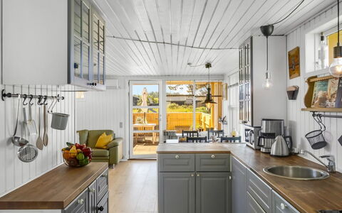 Uffi - 300M from the Sea: Keuken, Toestel Van De Keuken, Countertop, Cabinetry, Major Appliance, Hout, Meubilair, Interieur Ontwerp, Huishoudapparatuur, Flooring