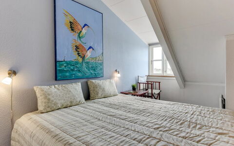 Enrica - 1Km from the Sea: Slaapkamer, Interieur Ontwerp, Verdieping, Flooring, Bed, Hout, Plafond, Bedding, Laken, Meubilair
