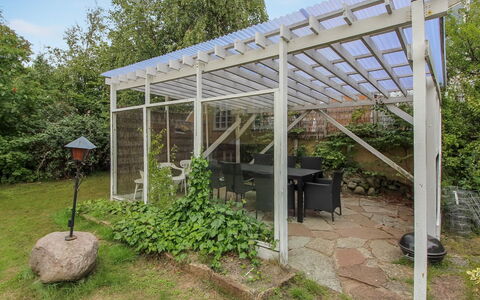 Starki - 800M from the Sea: Tuin, Schaduw, Outdoor Structuur, Backyard, Metaal, Garden Gebouwen, Werf, Pergola, Buitenmeubels